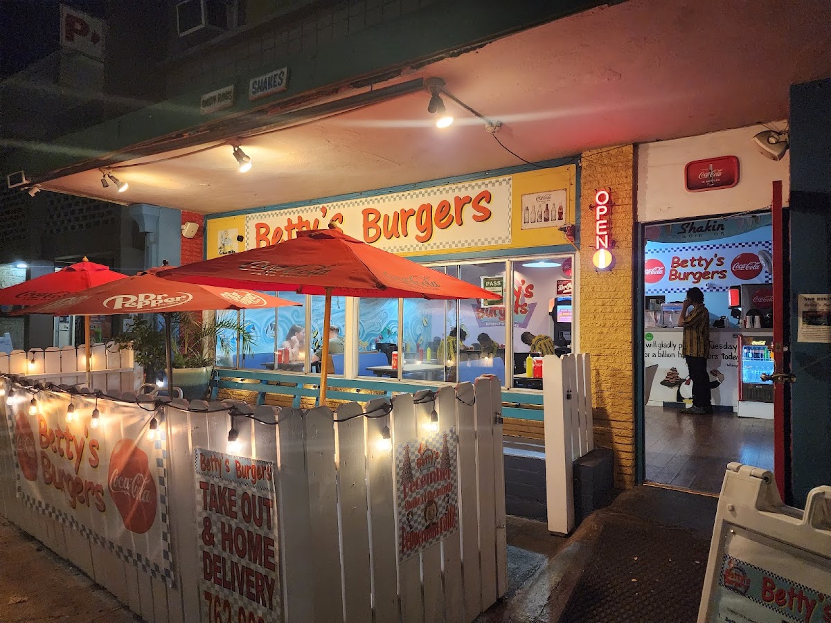 Betty's Burgers Honolulu